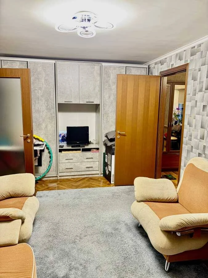 Продаётся 2-комнатная квартира, Киев, Шевченковский район, Салютная улица, 9
