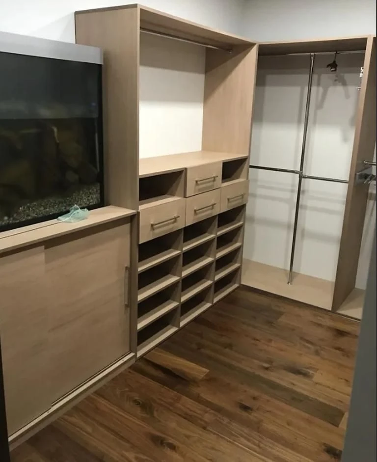 Продается 4-комнатная квартира в районе Жуковского, улица