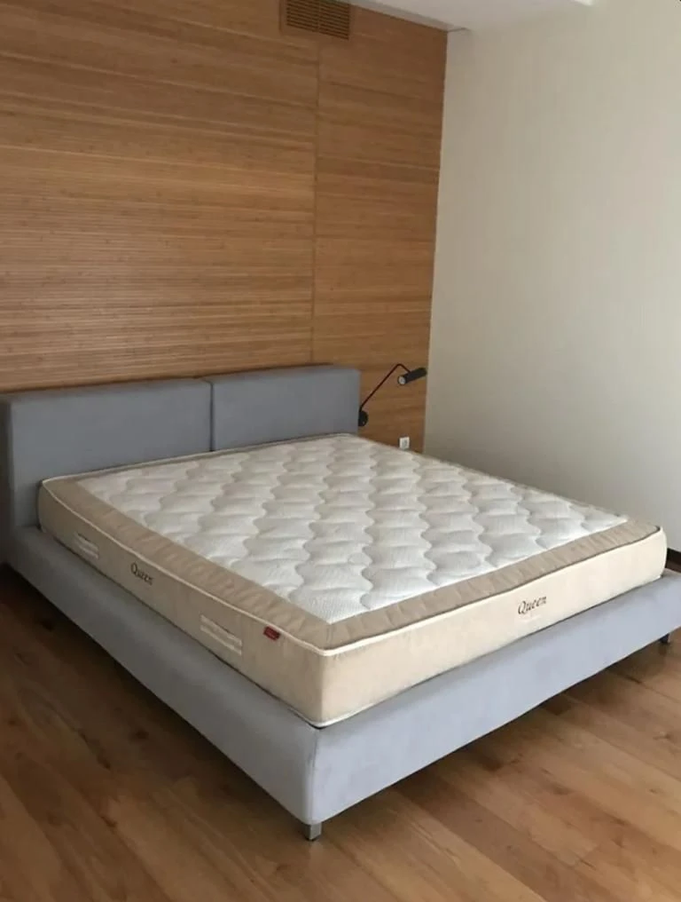 Продается 4-комнатная квартира в районе Жуковского, улица