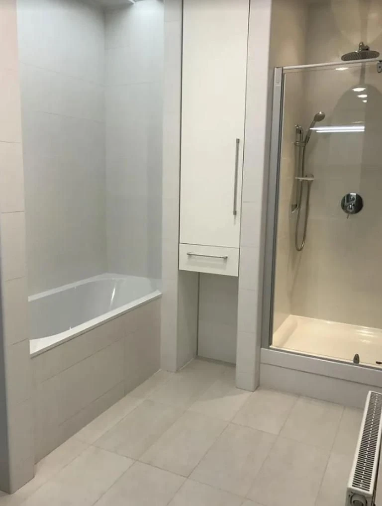 Продается 4-комнатная квартира в районе Жуковского, улица