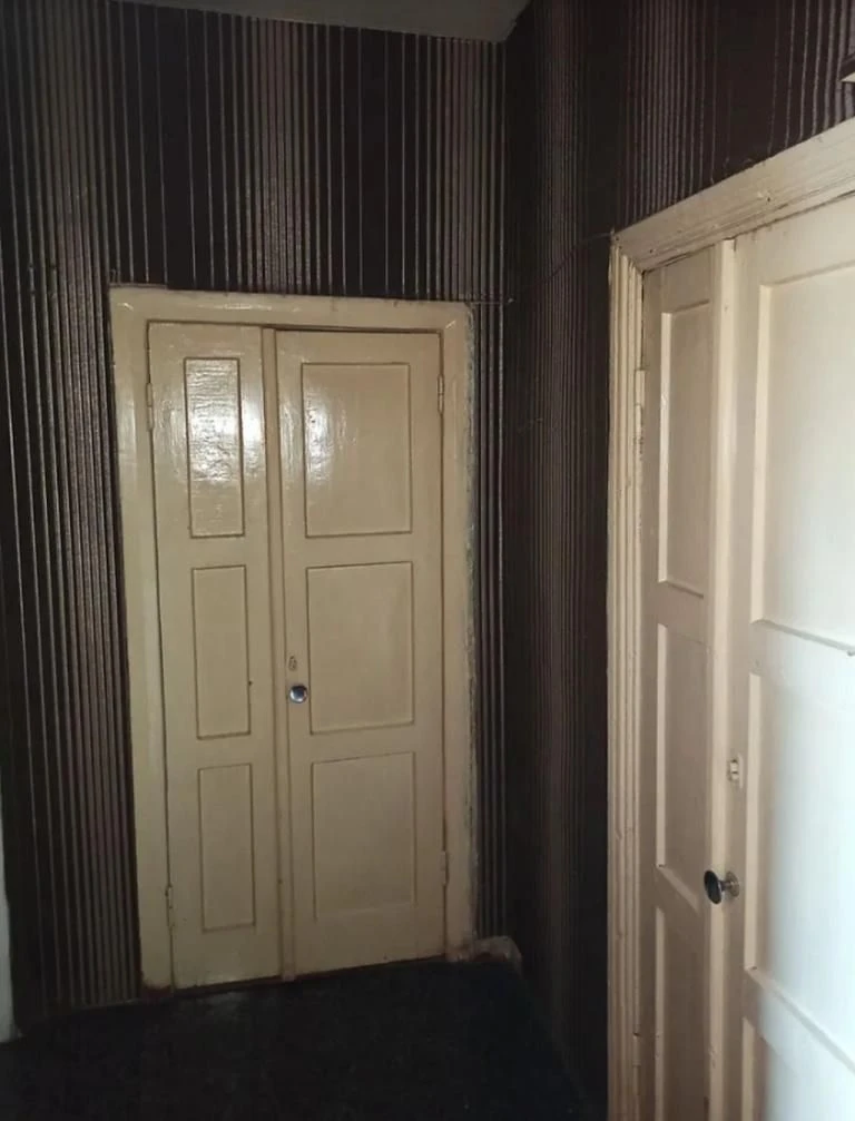 For Sale: 3-room apartment on Petrovsky Prospect.