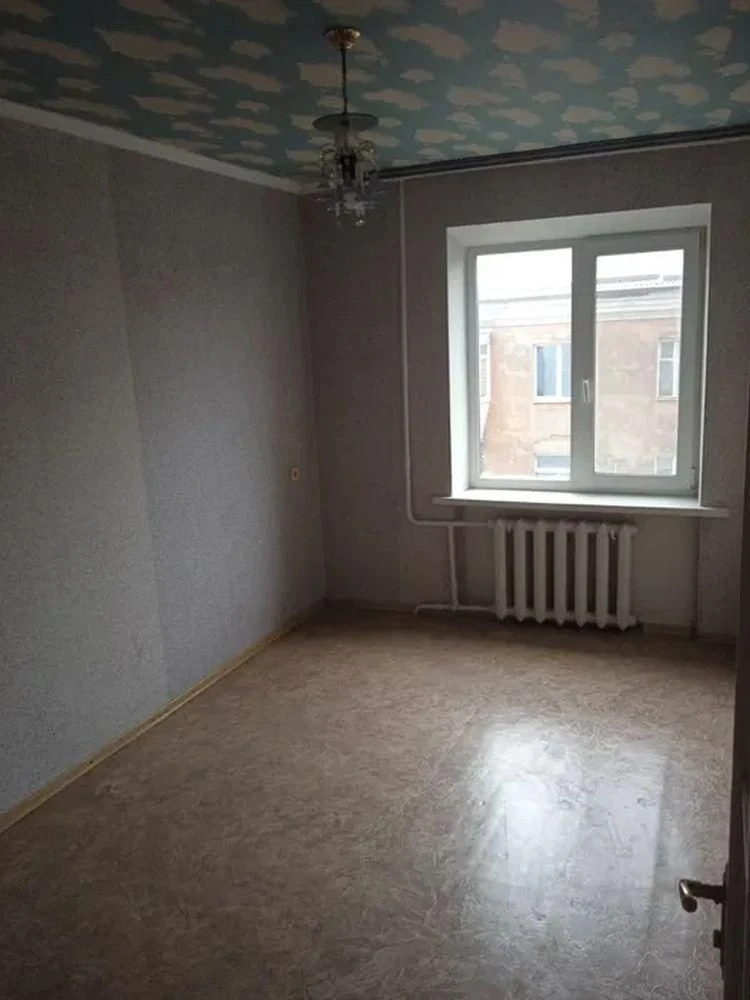 Apartment for sale: 3 rooms in the Petrovo prospekt area.