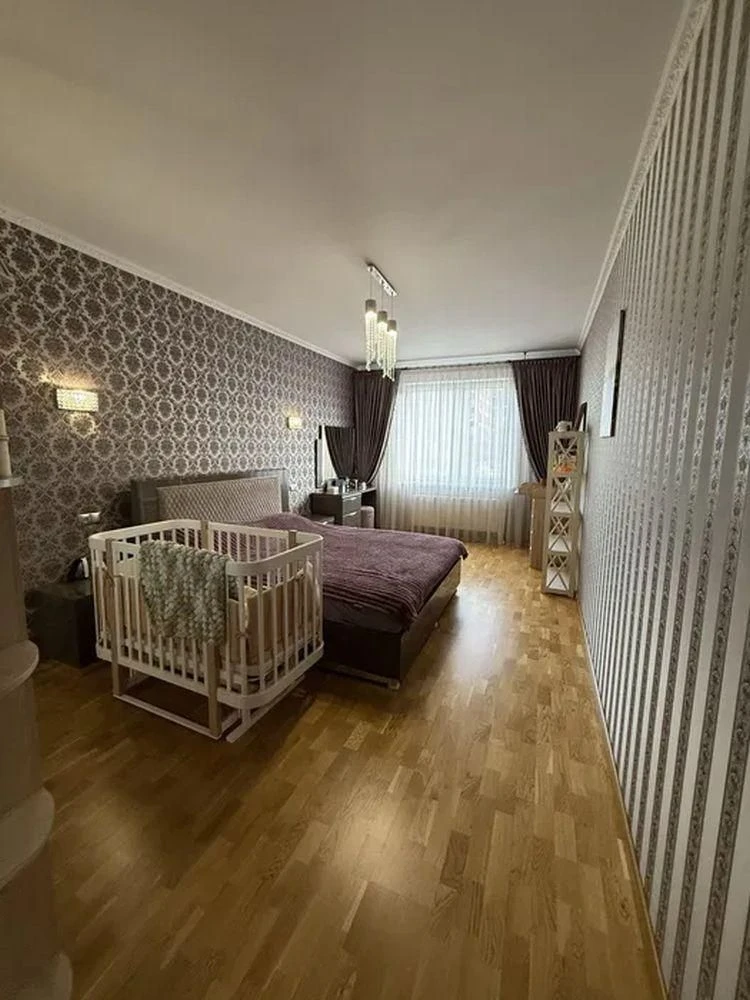Продається 3-кімнатна квартира на проспекті Кірова