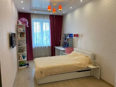 Продається 3-кімнатна квартира на Привокзальній вулиці