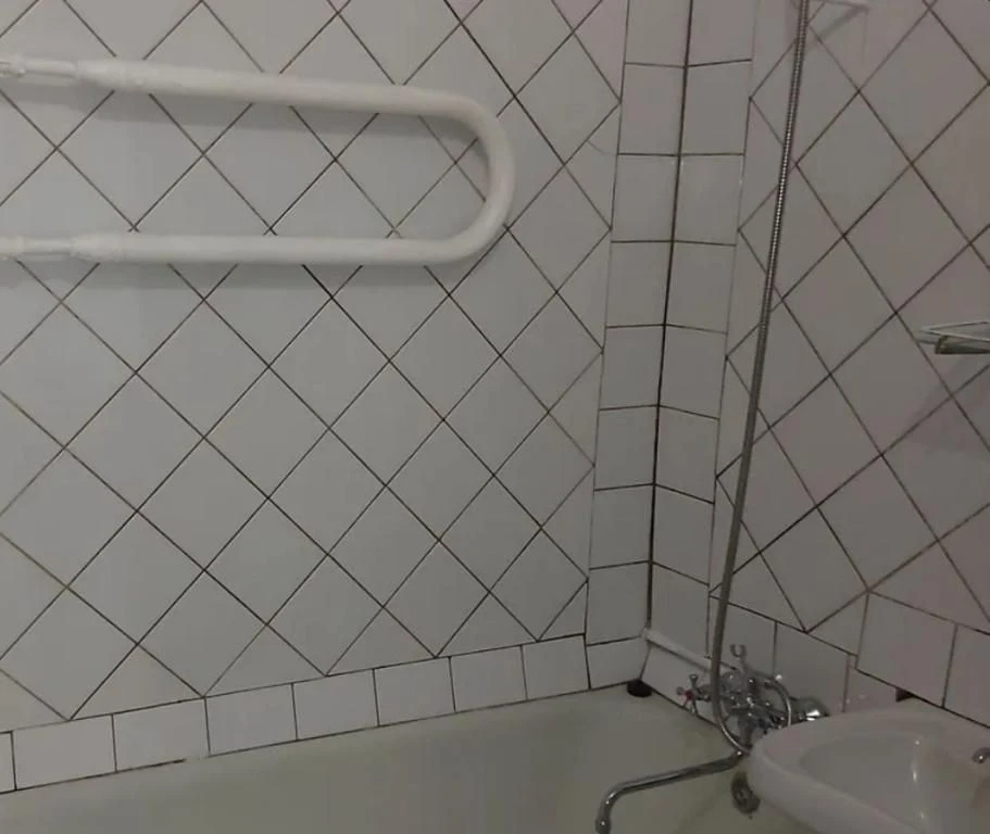 Продается 3-комнатная квартира в районе Свердлова, улица