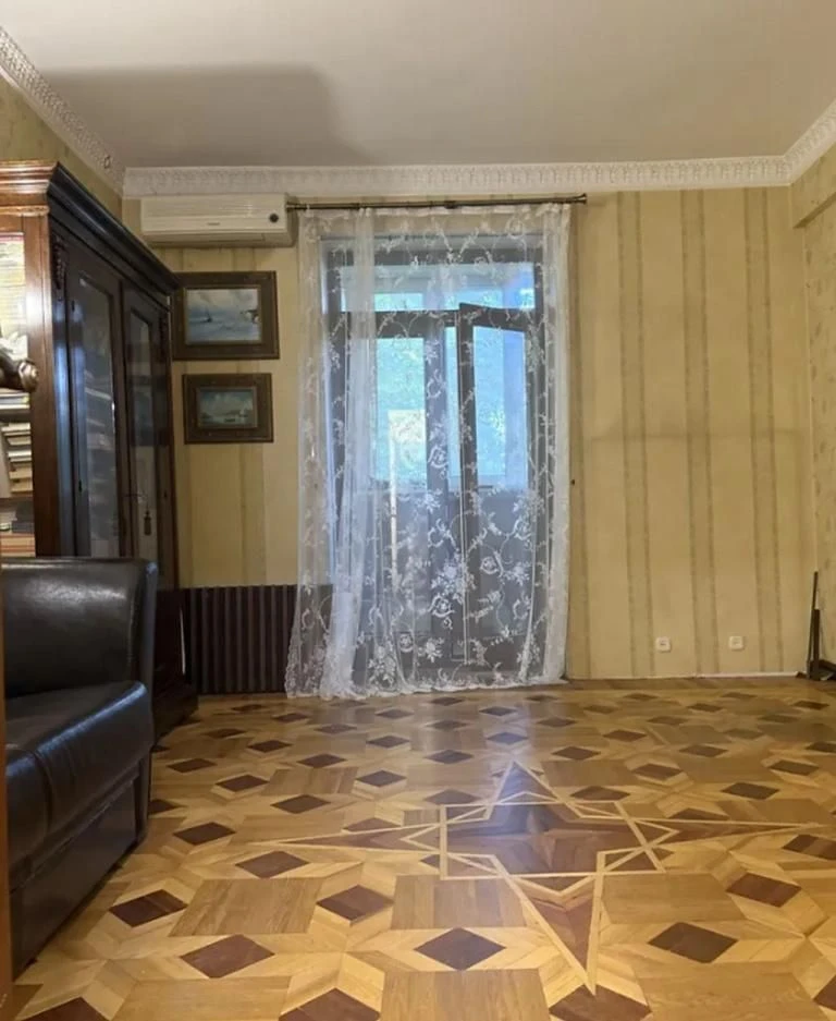Продам 4-комнатную квартиру в районе Гончара Олеся, улица