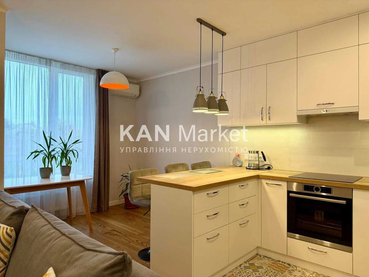 Продаж 2к квартири 73,5 м з якісним ремонтом та коміркою у Ф