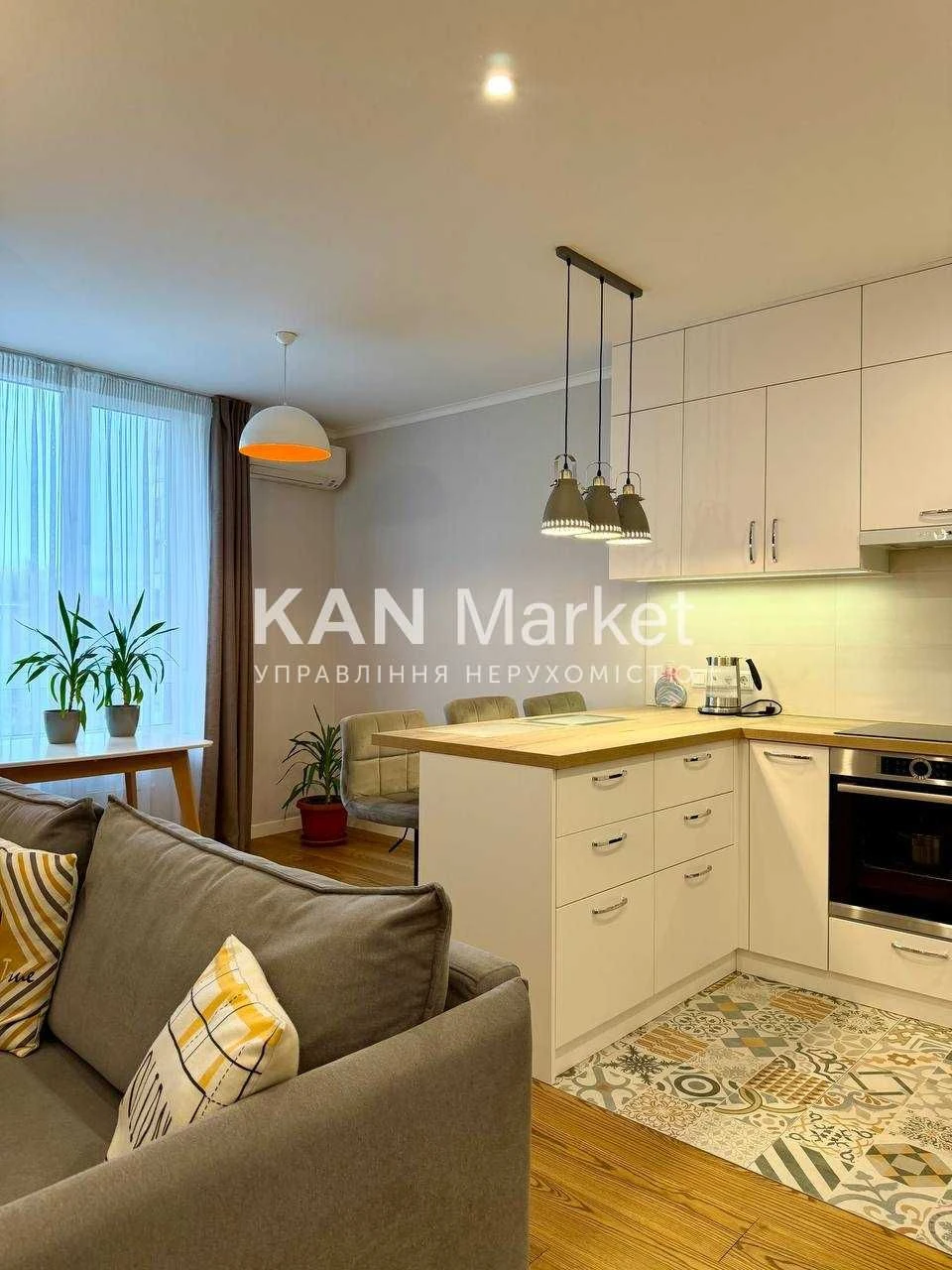 Продаж 2к квартири 73,5 м з якісним ремонтом та коміркою у Ф