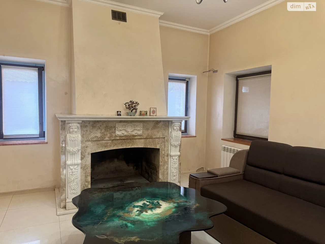 For Sale: House in Dniprovsky
