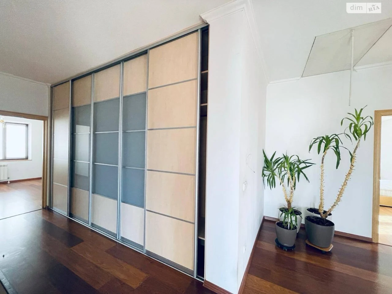 For Sale: House in Dniprovsky