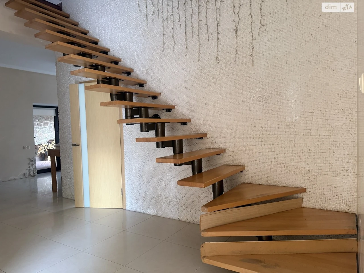For Sale: House in Dniprovsky