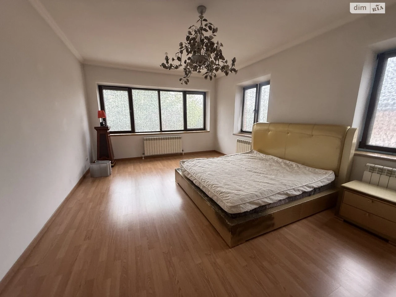 For Sale: House in Dniprovsky