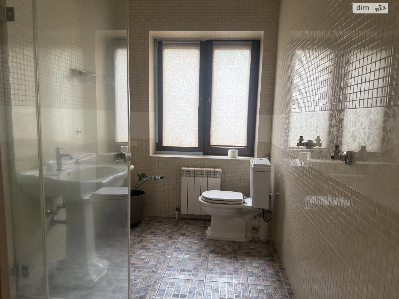 For Sale: House in Dniprovsky