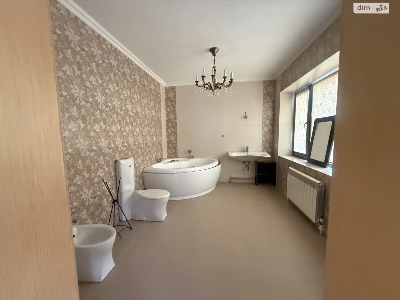 For Sale: House in Dniprovsky
