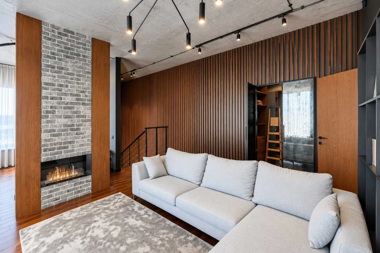 Spacious Apartment with Дніpro View for Sale
