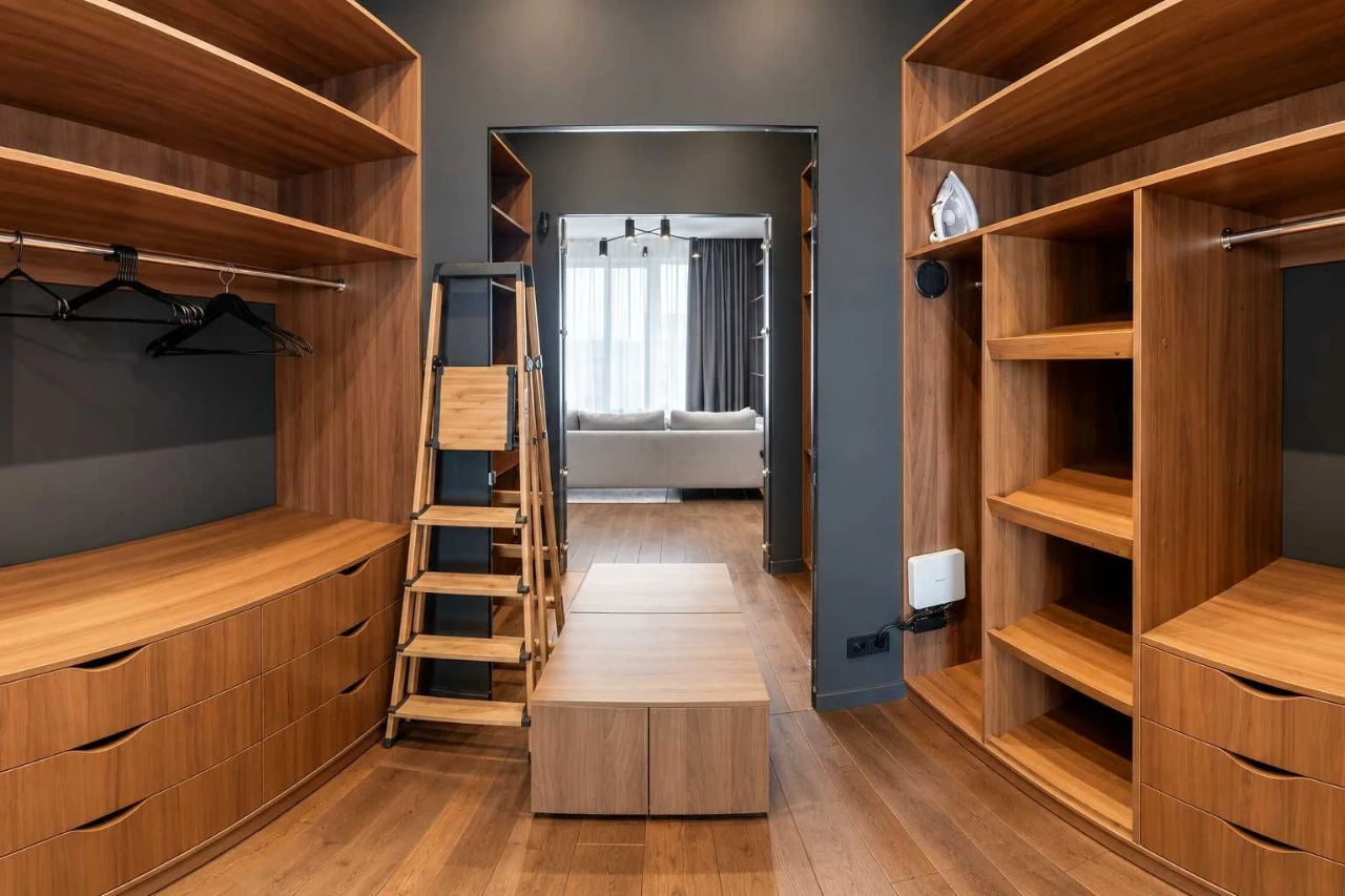 Spacious Apartment with Дніpro View for Sale