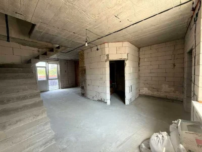 Будинок. Київ, 206-та Садова вул.
