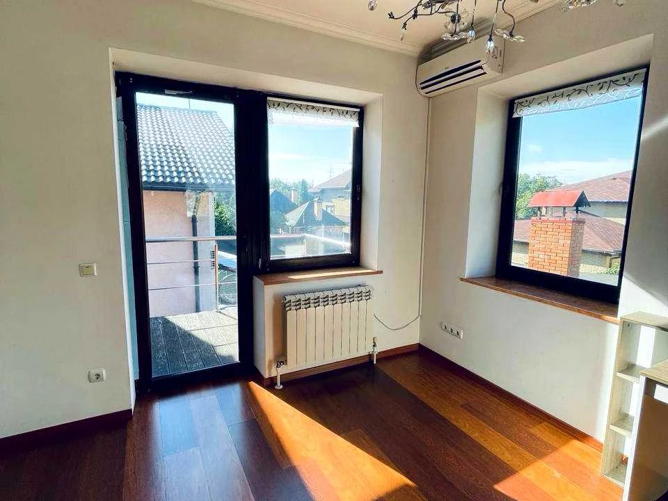 House. Kyiv, Sado 62a