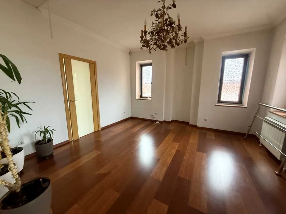 House. Kyiv, Sado 62a