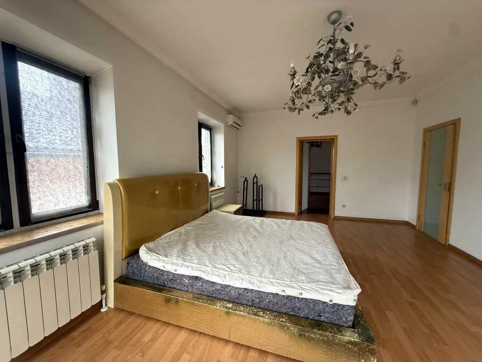 House. Kyiv, Sado 62a