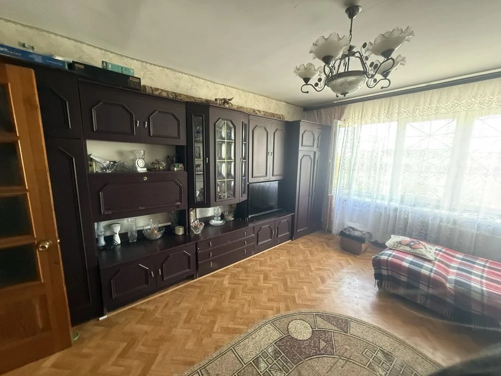 Urgent sale of a 1-bedroom apartment in Taimirova / Levitan / Nebesnaya Sotni