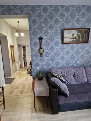 Spacious 2-room apartment on Mayakovskiy Prospect. Full floor, 3/5 floors.