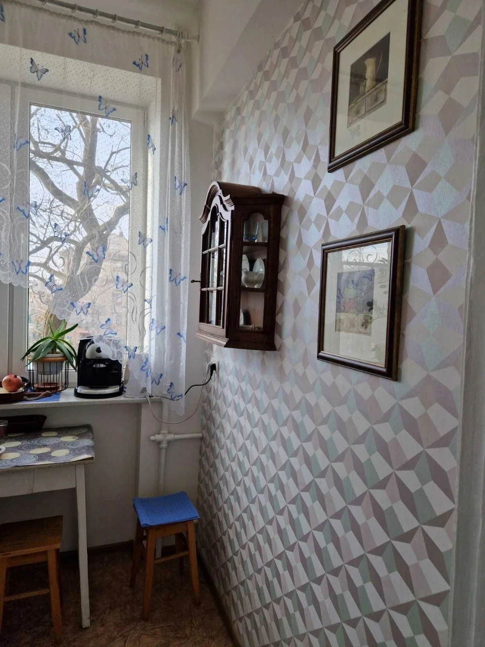 Spacious 2-room apartment on Mayakovskiy Prospect. Full floor, 3/5 floors.