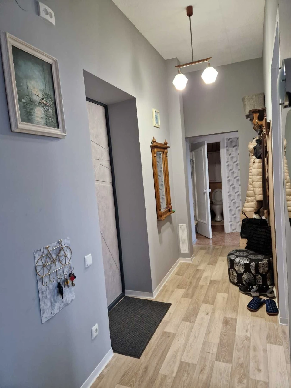 Spacious 2-room apartment on Mayakovskiy Prospect. Full floor, 3/5 floors.