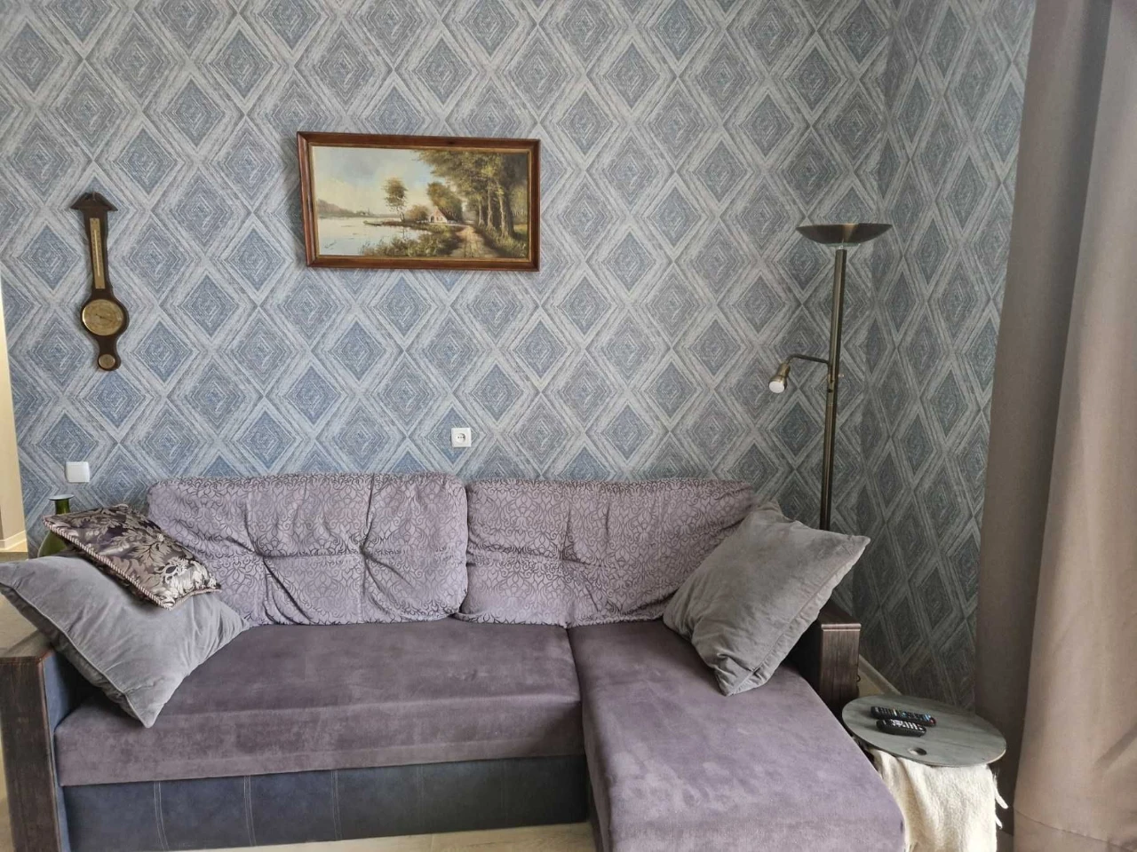 Spacious 2-room apartment on Mayakovskiy Prospect. Full floor, 3/5 floors.