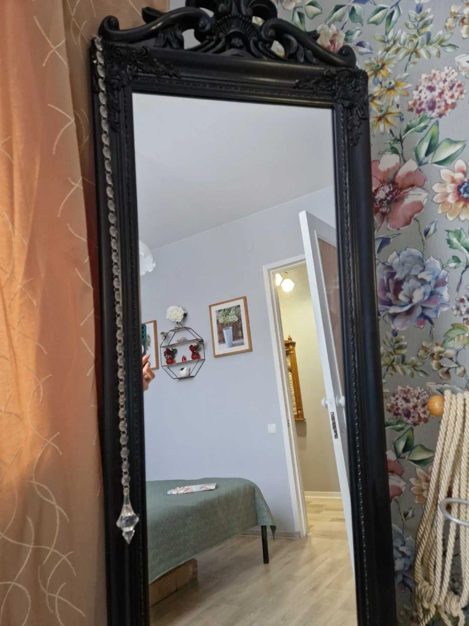 Spacious 2-room apartment on Mayakovskiy Prospect. Full floor, 3/5 floors.