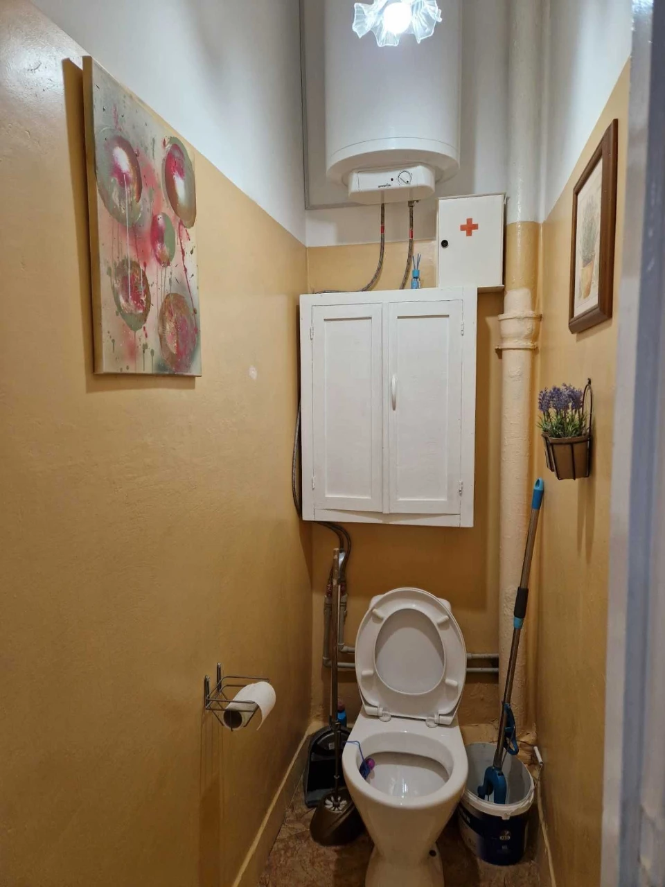 Spacious 2-room apartment on Mayakovskiy Prospect. Full floor, 3/5 floors.