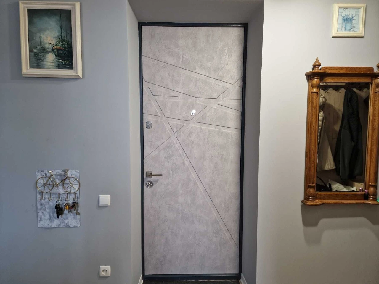 Spacious 2-room apartment on Mayakovskiy Prospect. Full floor, 3/5 floors.