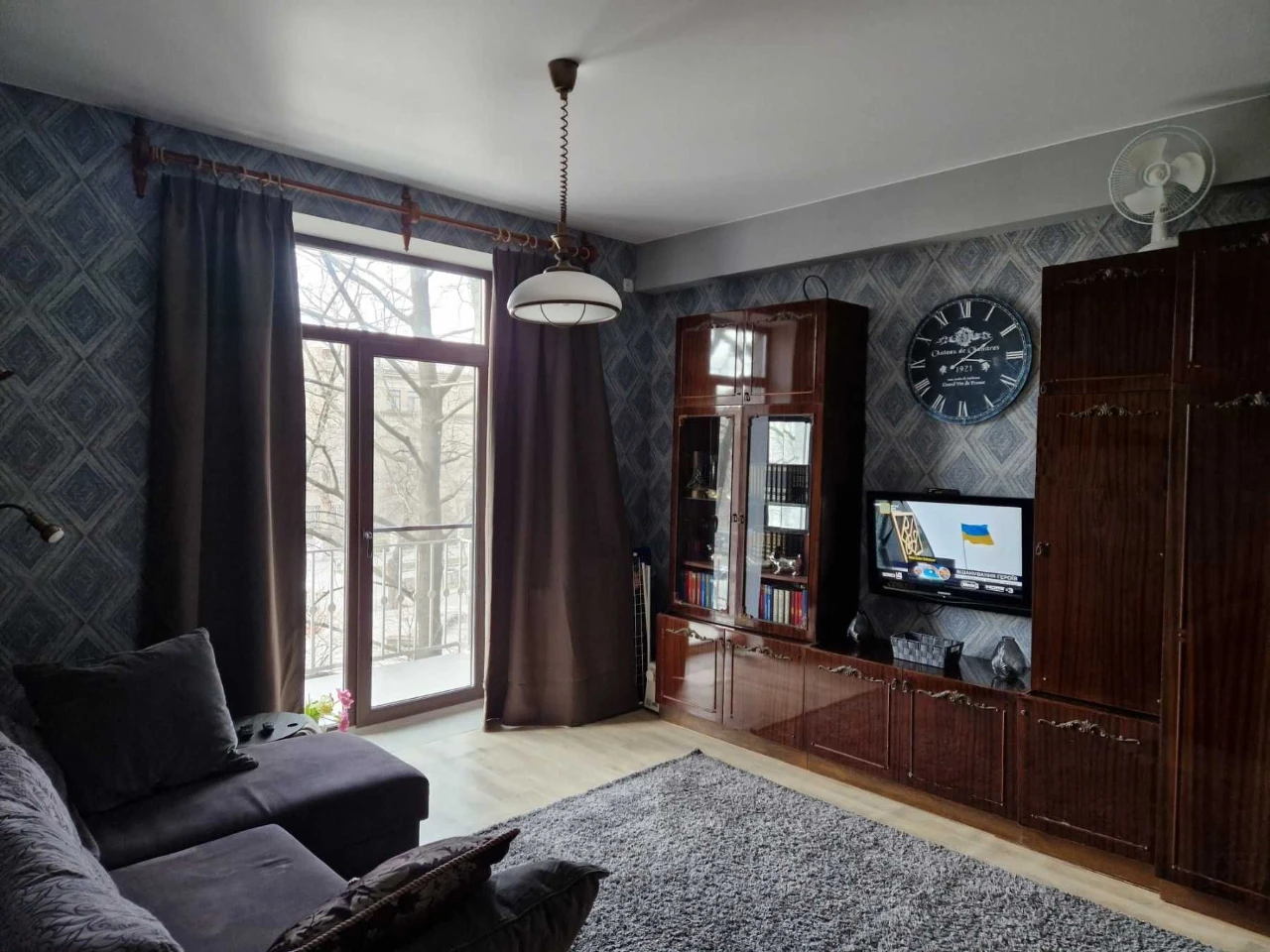 Spacious 2-room apartment on Mayakovskiy Prospect. Full floor, 3/5 floors.