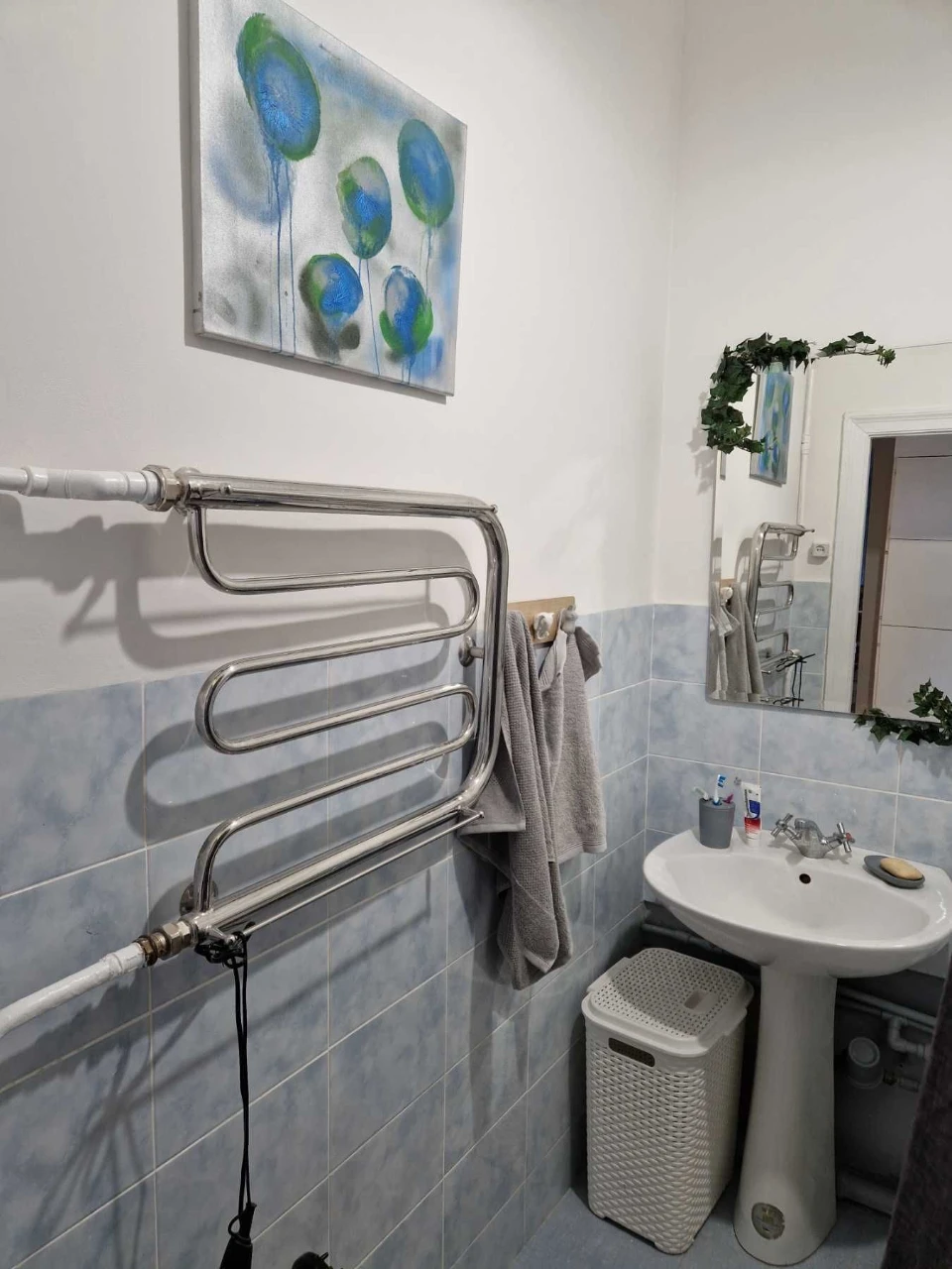 Spacious 2-room apartment on Mayakovskiy Prospect. Full floor, 3/5 floors.