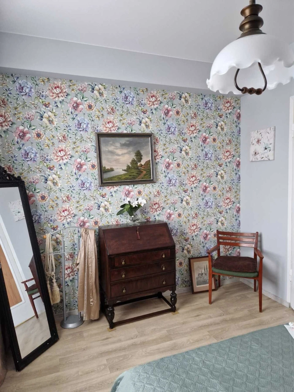 Spacious 2-room apartment on Mayakovskiy Prospect. Full floor, 3/5 floors.