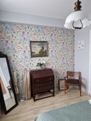 Spacious 2-room apartment on Mayakovskiy Prospect. Full floor, 3/5 floors.