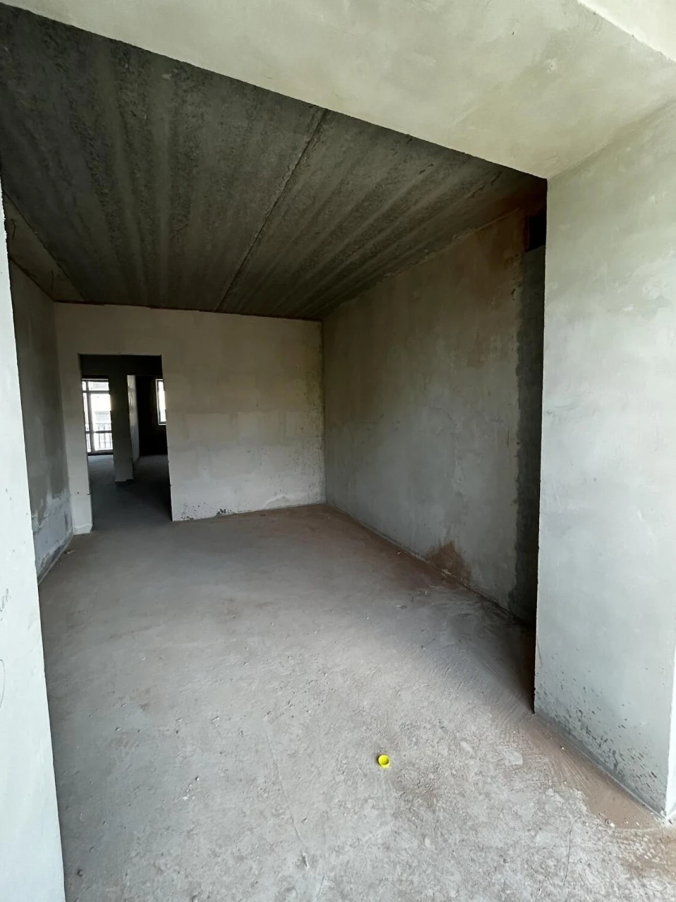 Sale of a 3-room apartment 88.6 sq.m in a completed new building/center