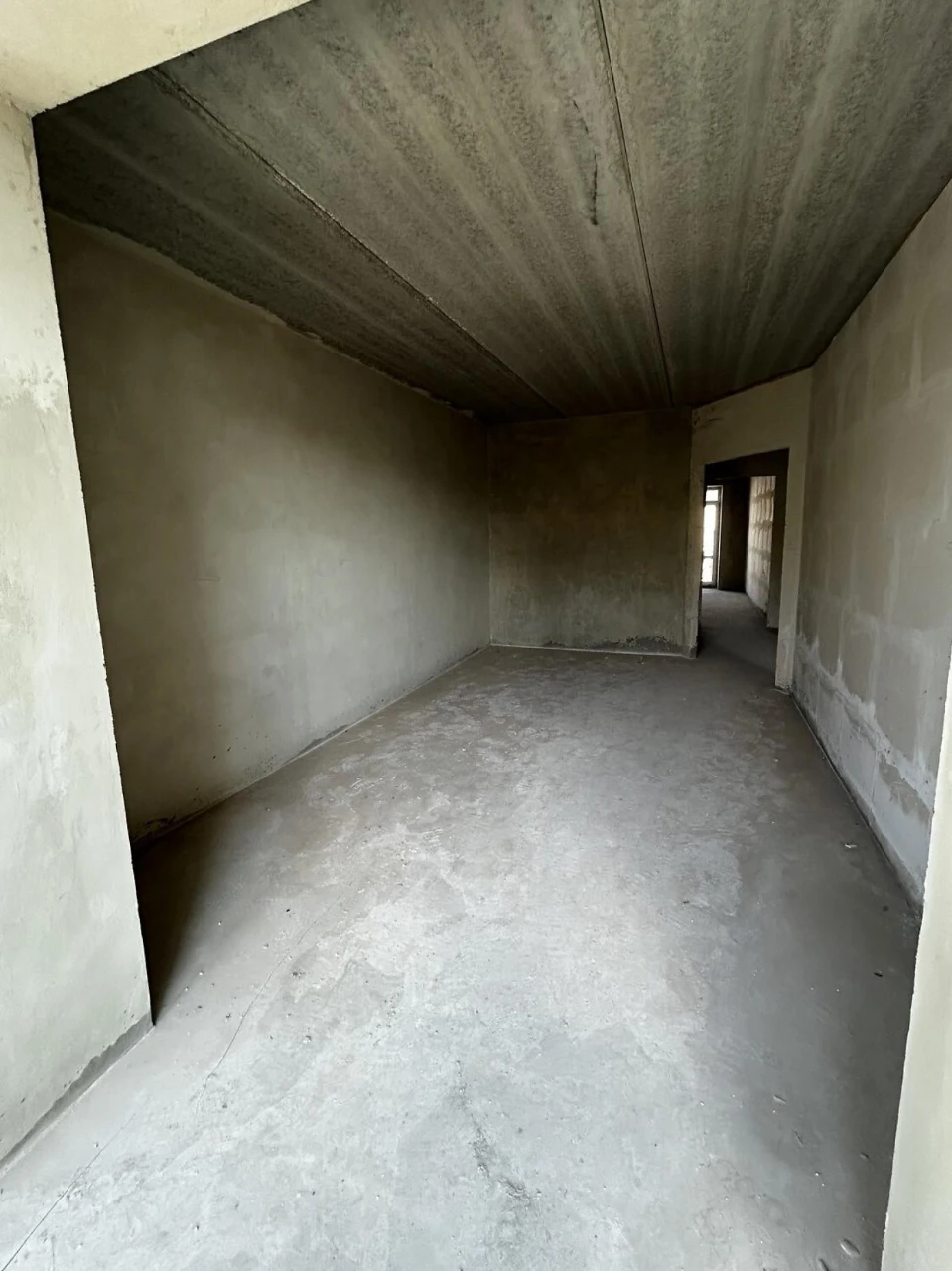Sale of a 3-room apartment 88.6 sq.m in a completed new building/center