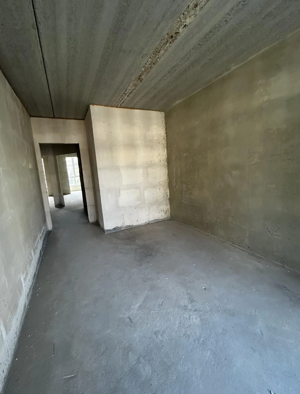 Sale of a 3-room apartment 88.6 sq.m in a completed new building/center