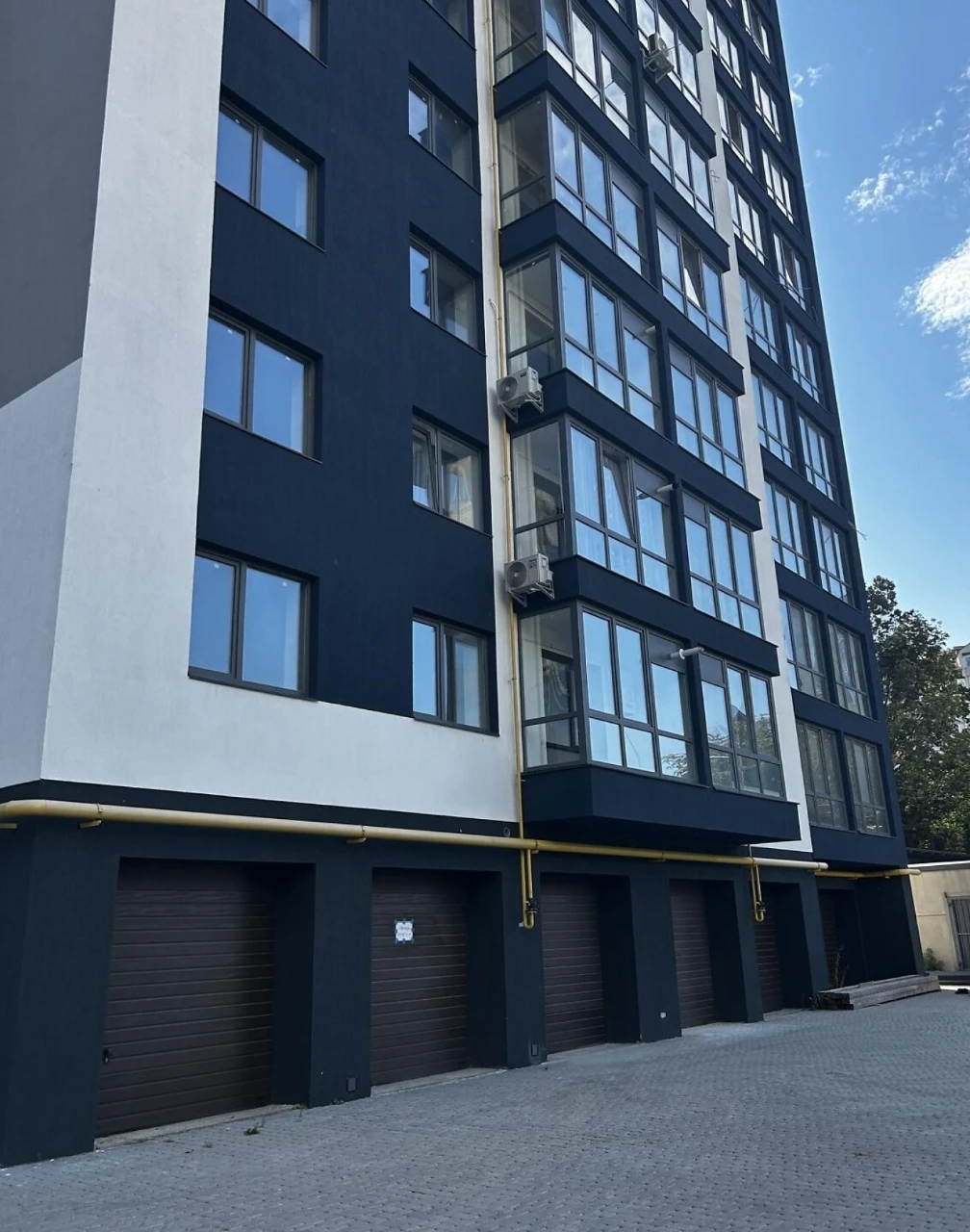 Sale of a 3-room apartment 88.6 sq.m in a completed new building/center