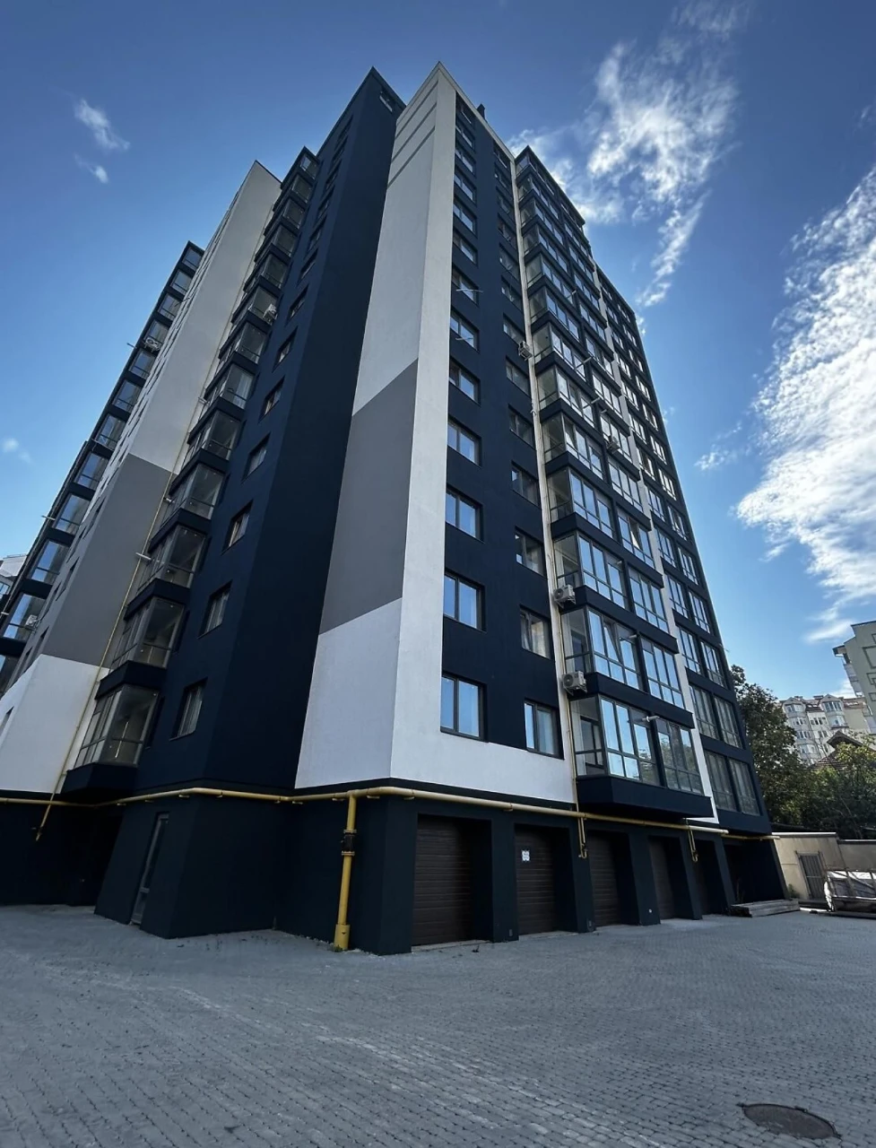 Sale of a 3-room apartment 88.6 sq.m in a completed new building/center
