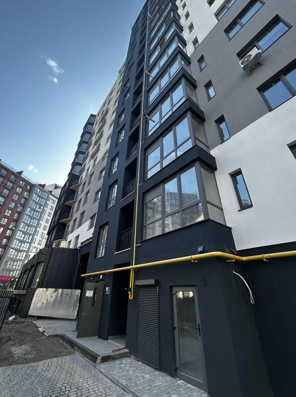 Sale of a 3-room apartment 88.6 sq.m in a completed new building/center