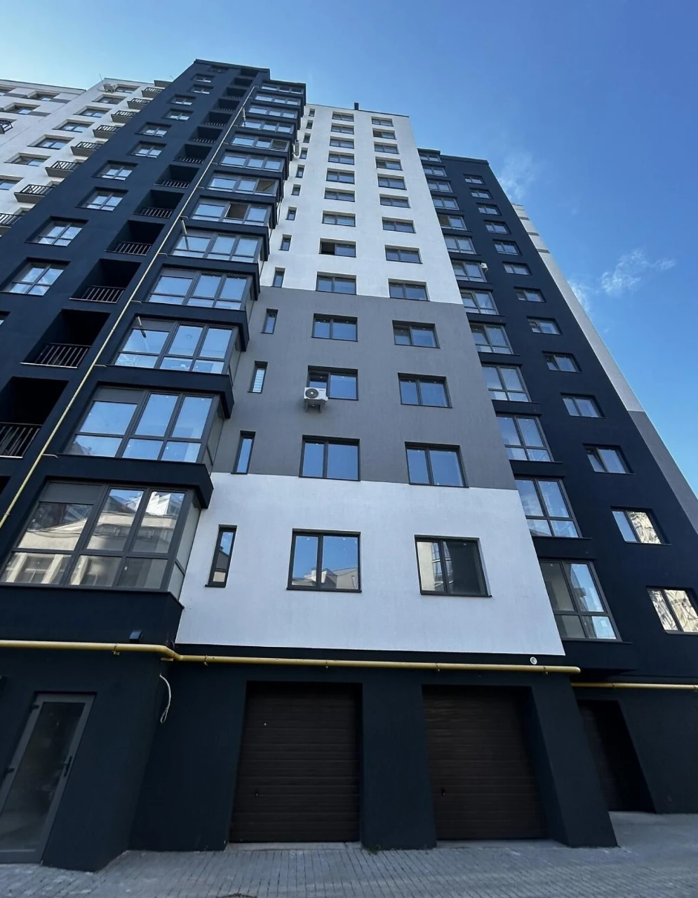 Sale of a 3-room apartment 88.6 sq.m in a completed new building/center