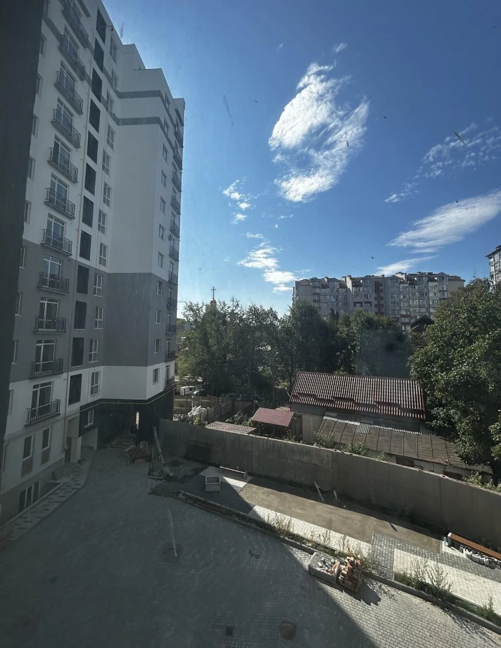Sale of a 3-room apartment 88.6 sq.m in a completed new building/center