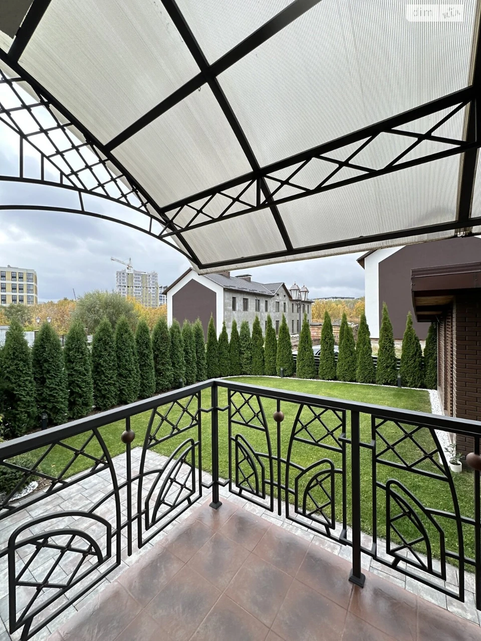 Townhouse for Sale: Ozerna