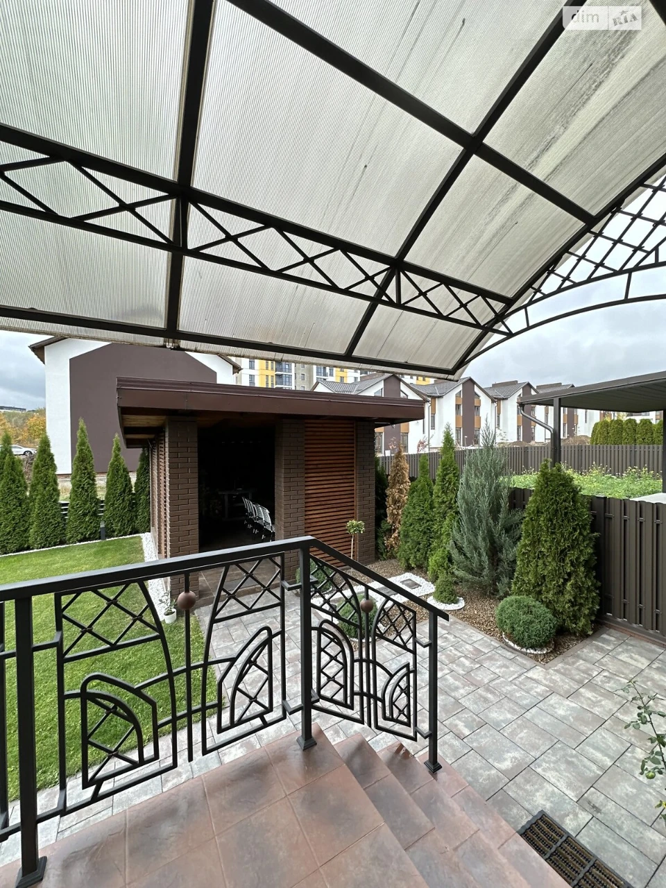 Townhouse for Sale: Ozerna
