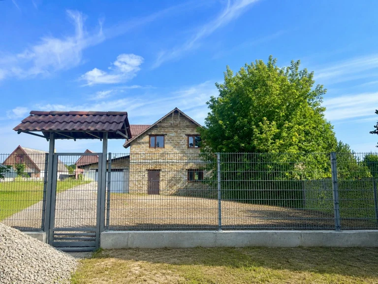 House for Sale in NovoPetrivka