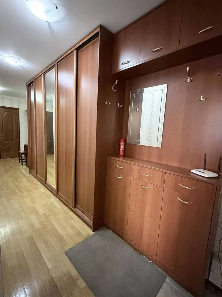 Здається на довготривалий термін 3-кімнатна квартира Київ, Оболонський район, Вишгородська вулиця