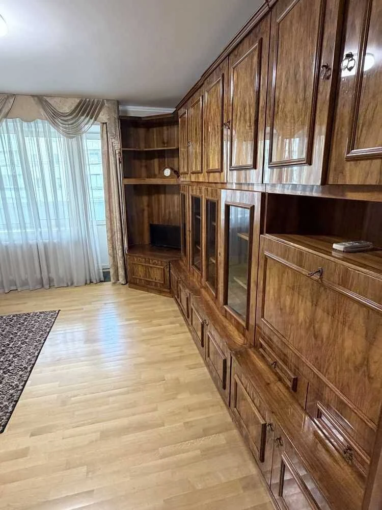 Здається на довготривалий термін 3-кімнатна квартира Київ, Оболонський район, Вишгородська вулиця