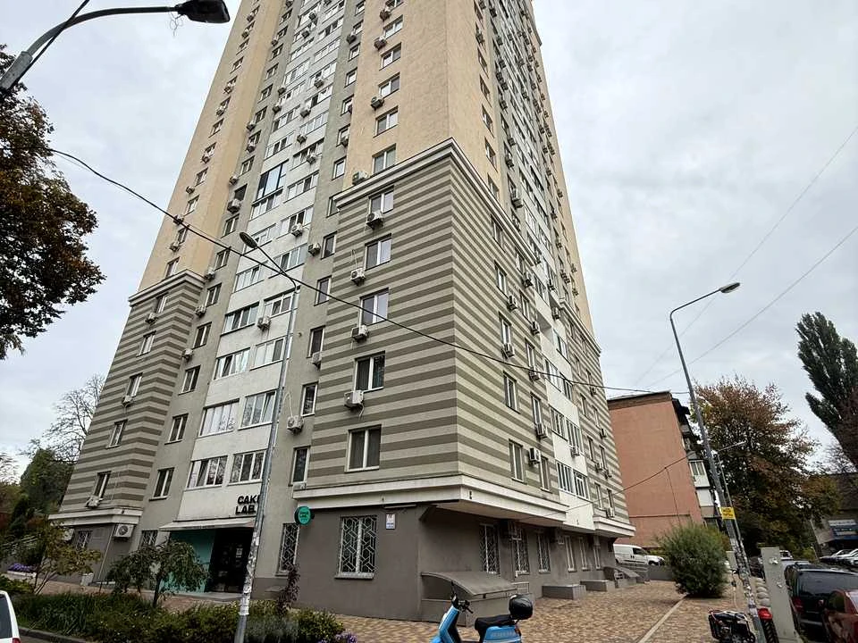 Квартира. Київ, Тбіліський пров.